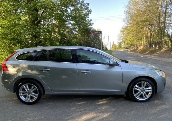 Volvo V60 cena 24900 przebieg: 177000, rok produkcji 2012 z Białogard małe 301